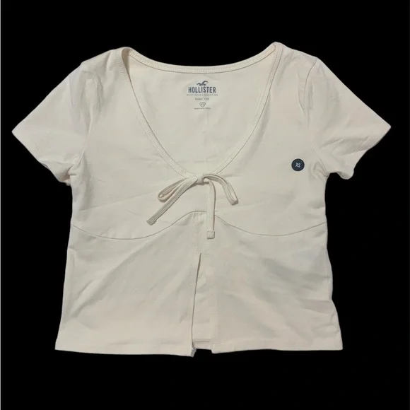 Cute Hollister Crop Top with Cut Out in the front size S